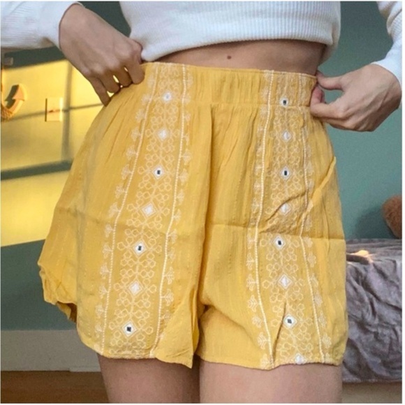 American Eagle Outfitters Pants - American Eagle Yellow Embroidered Summer Shorts  Size Extra Small
